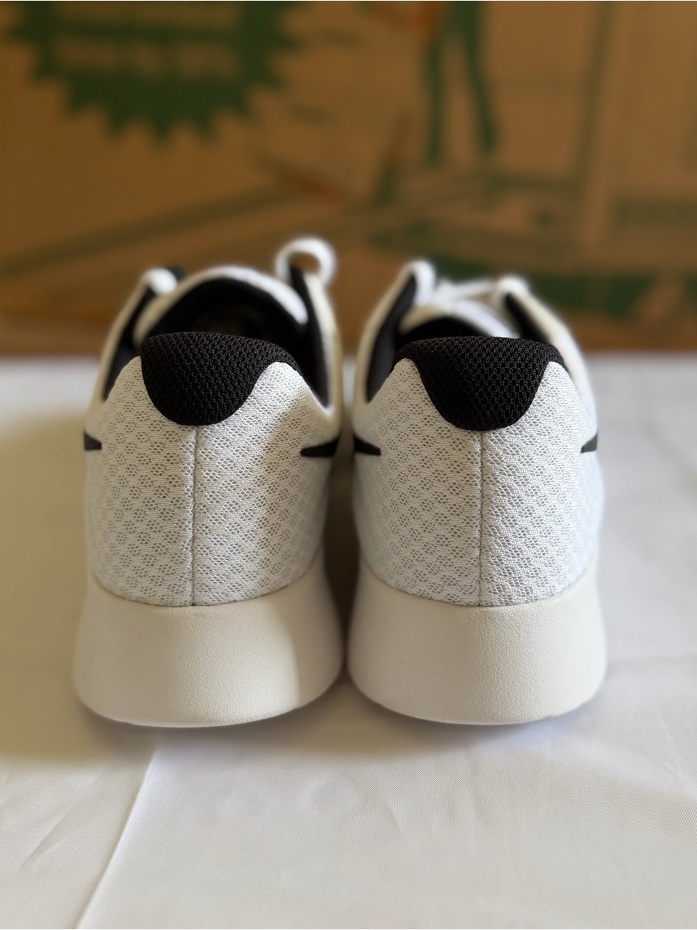Nike men’s Tanjun new in original box - Picture 5 of 6